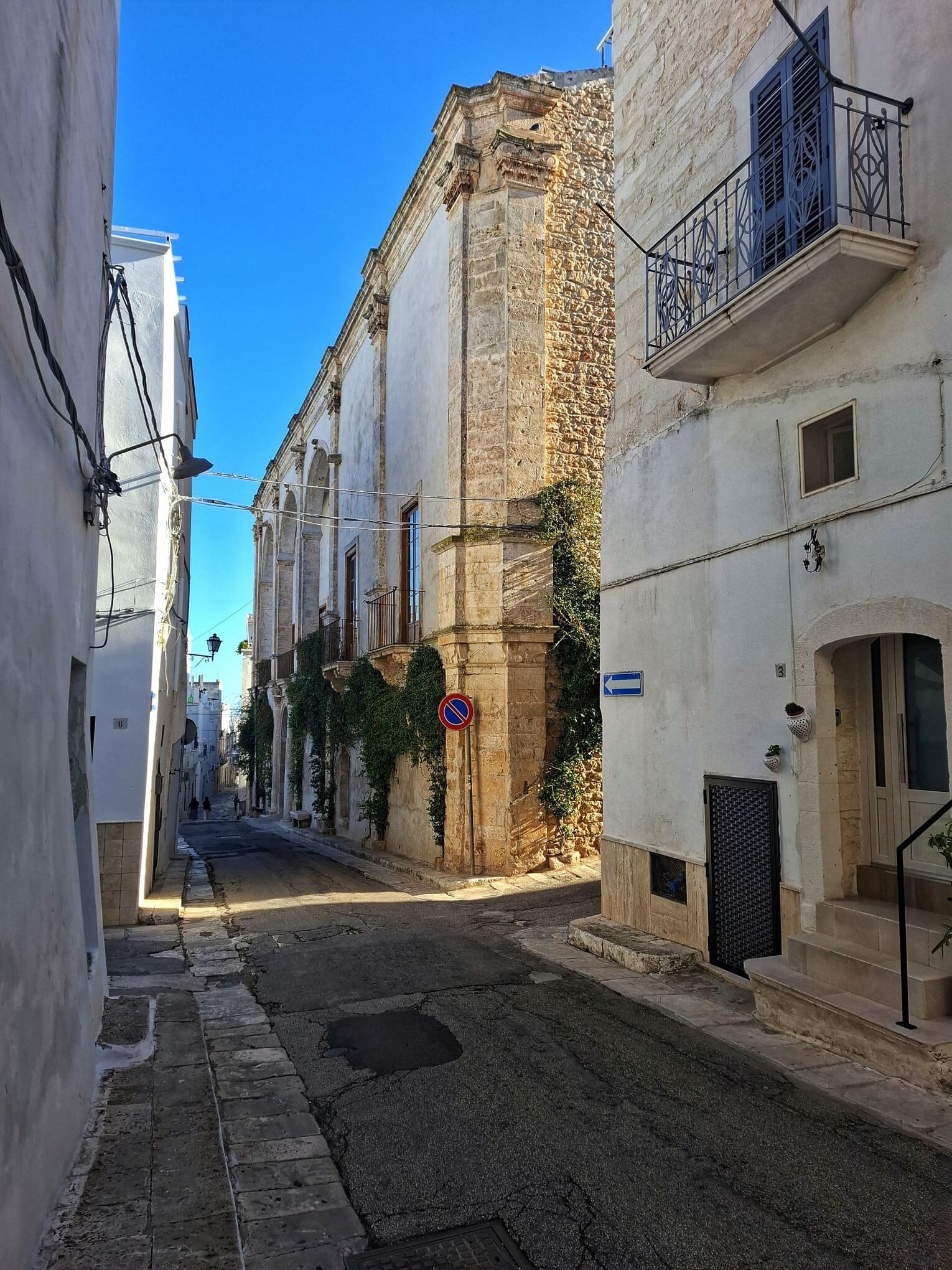 ostuni_viaayroldi_palazzoayroldi.jpeg