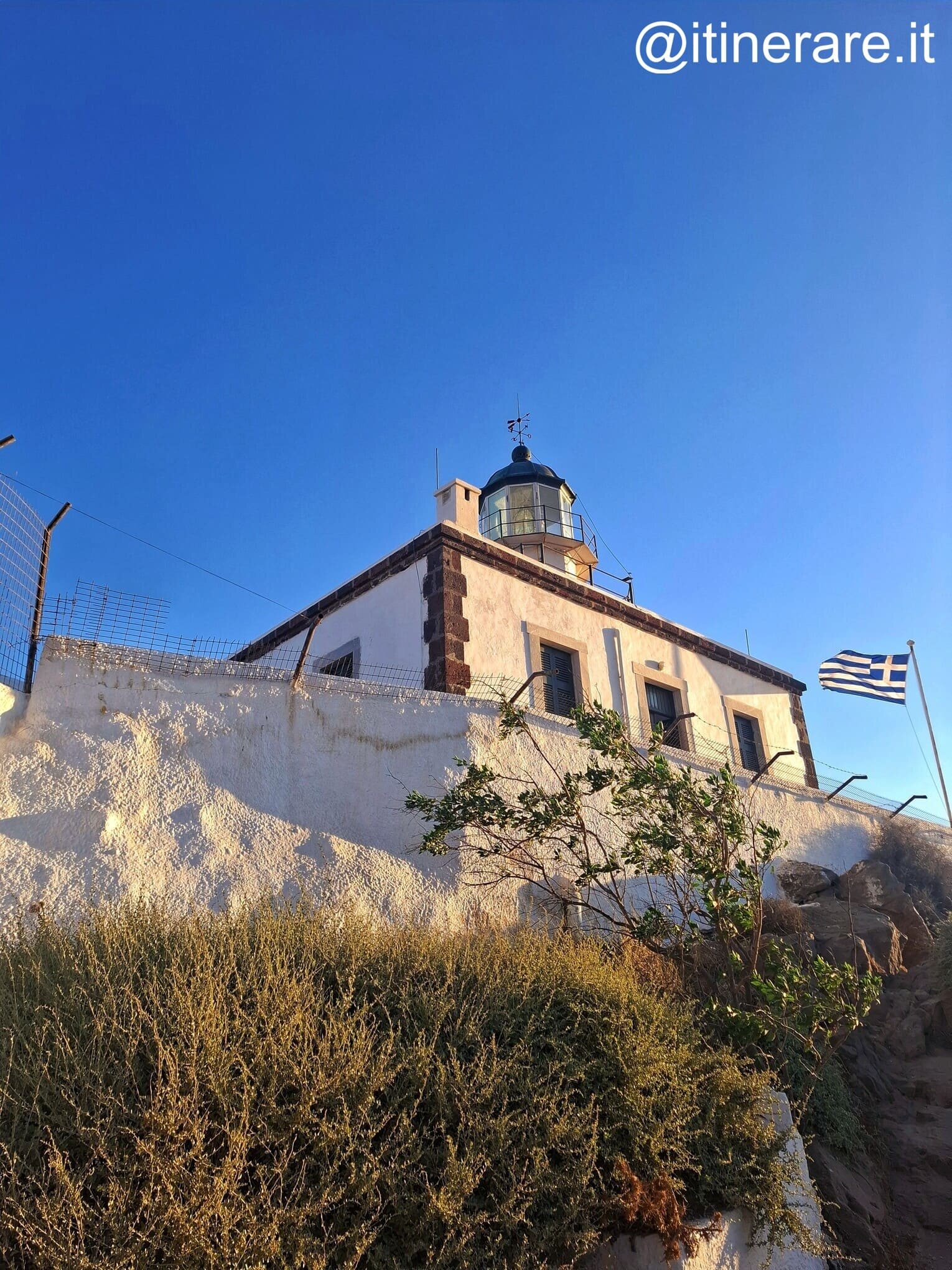 santorini_lunedi_faro_akrotiri.jpeg santorini_lunedi_faro_akrotiri.jpeg