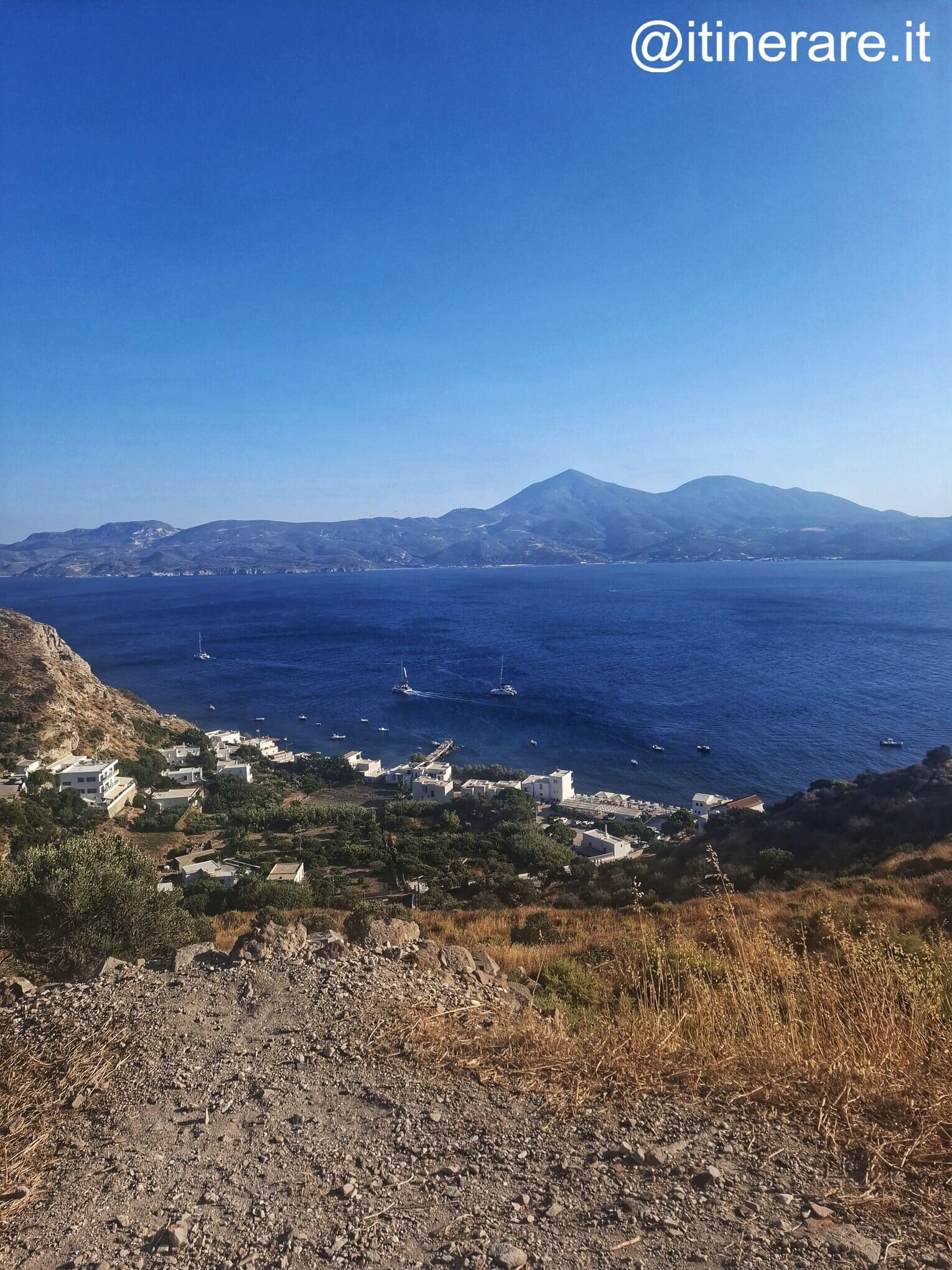 milos_mercoledì_vistabaiaeklima_tripliti.jpeg milos_mercoledì_vistabaiaeklima_tripliti.jpeg