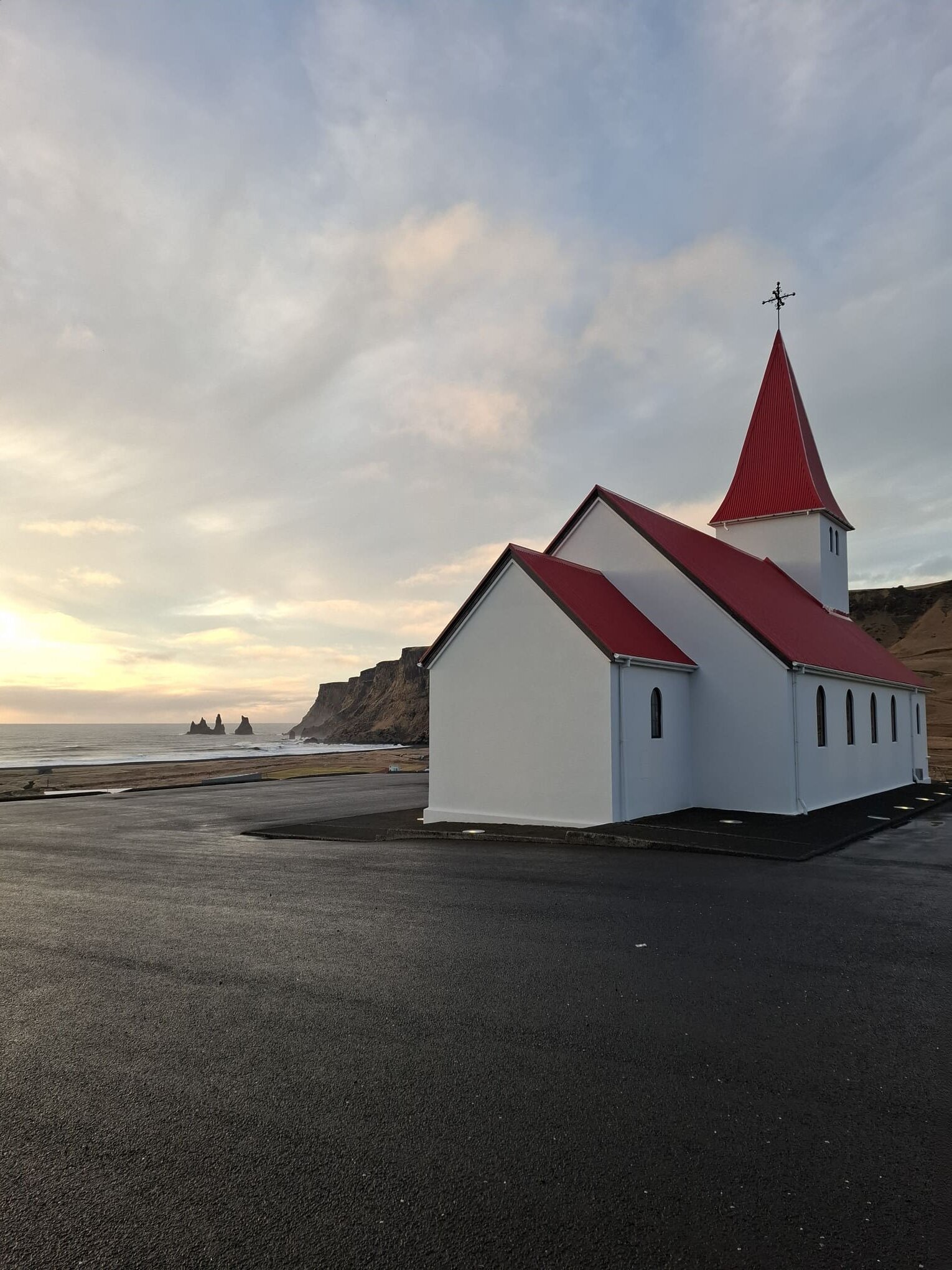 Islanda d’inverno: un viaggio tra ghiaccio, fuoco e luce Islanda d’inverno: un viaggio tra ghiaccio, fuoco e luce