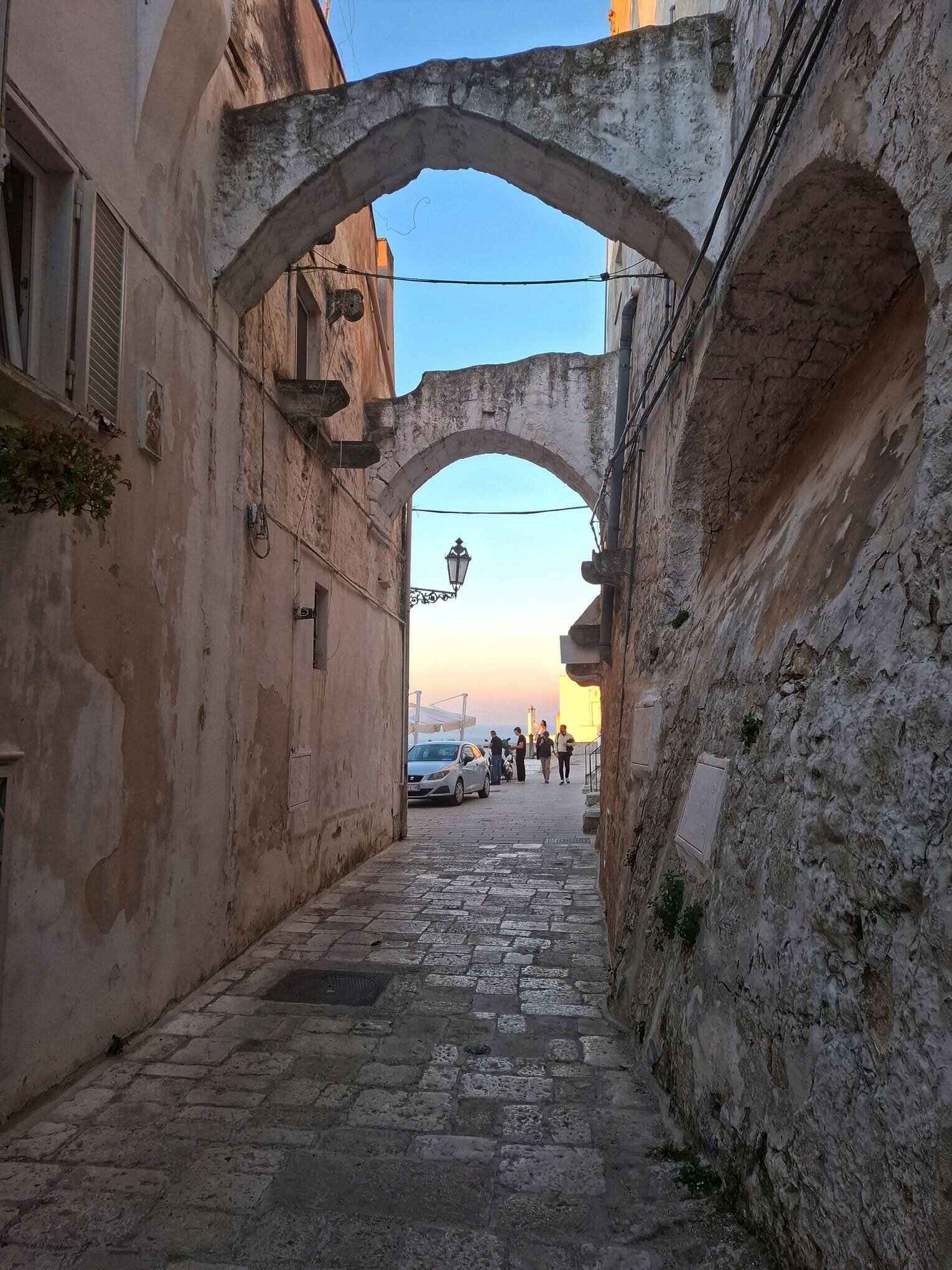 vista_ostuni_archi_vicinoportablu.jpeg