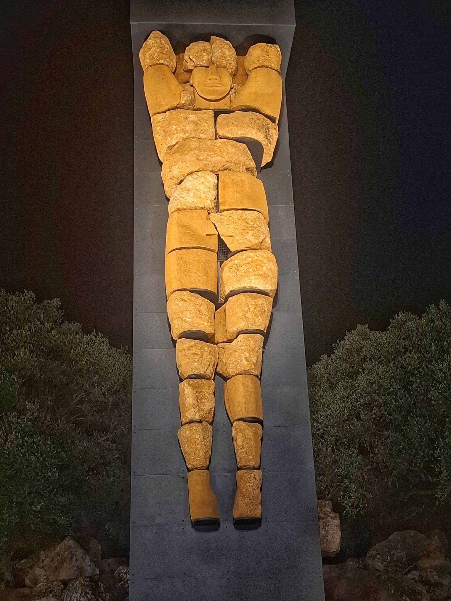 telamone.jpeg telamone.jpeg