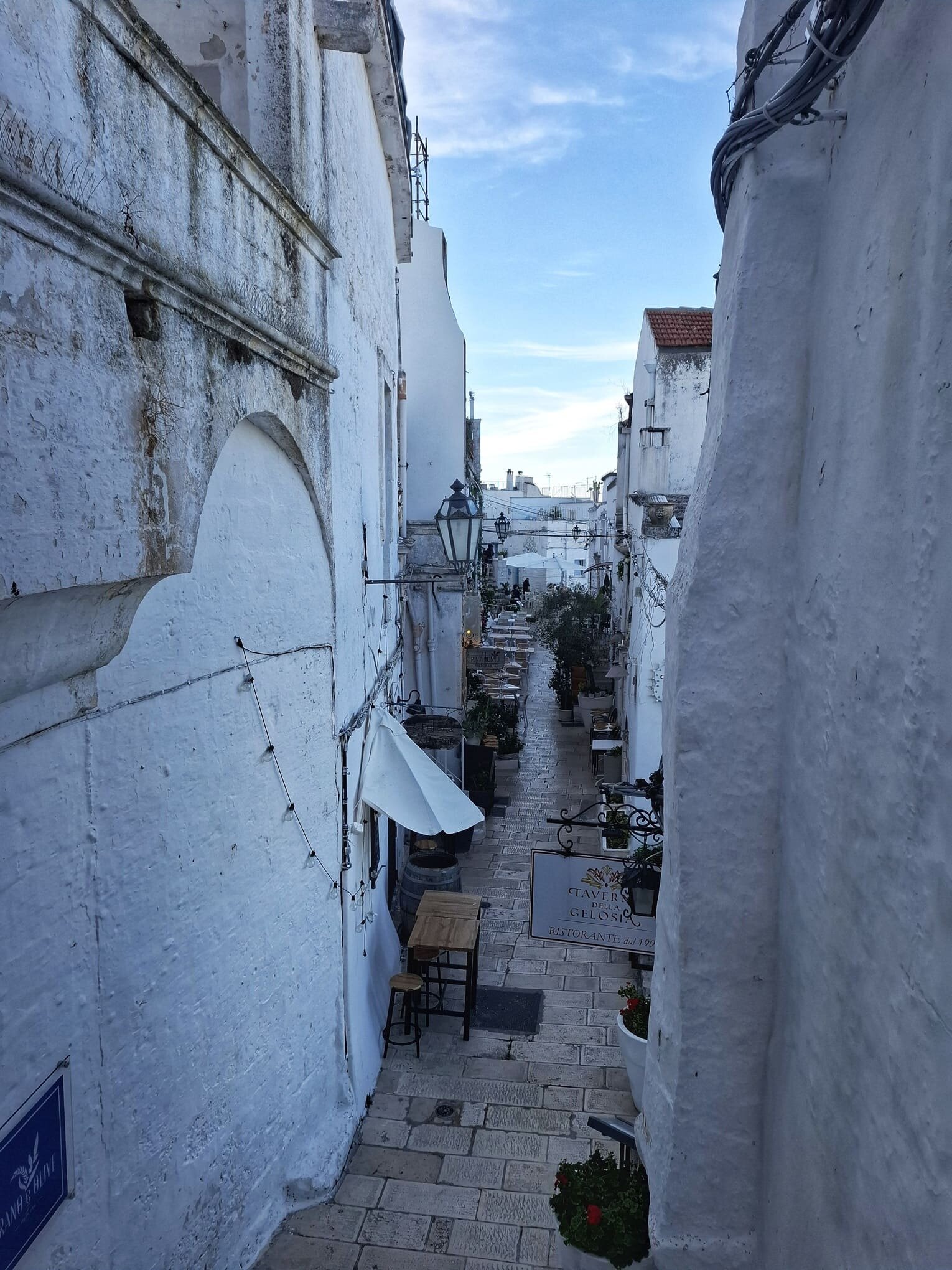 ostuni_vicoli_ristoranti.jpeg