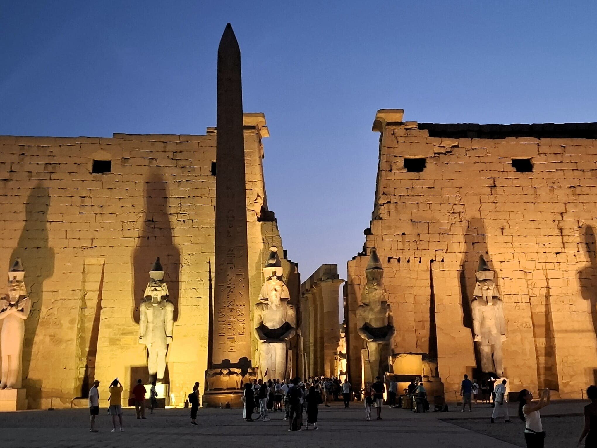 luxor-notte-2.jpeg luxor-notte-2.jpeg