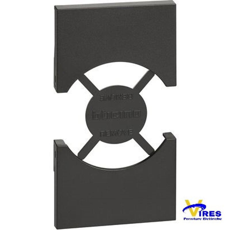 cover-compatibile-living-now-per-presa-schuko