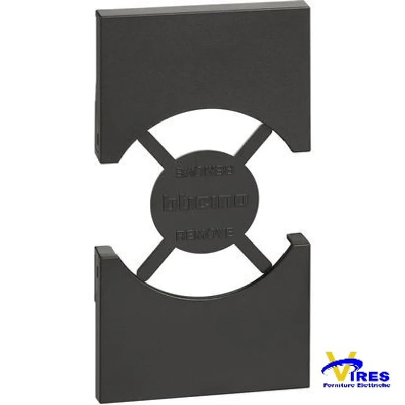 cover-compatibile-living-now-per-presa-schuko
