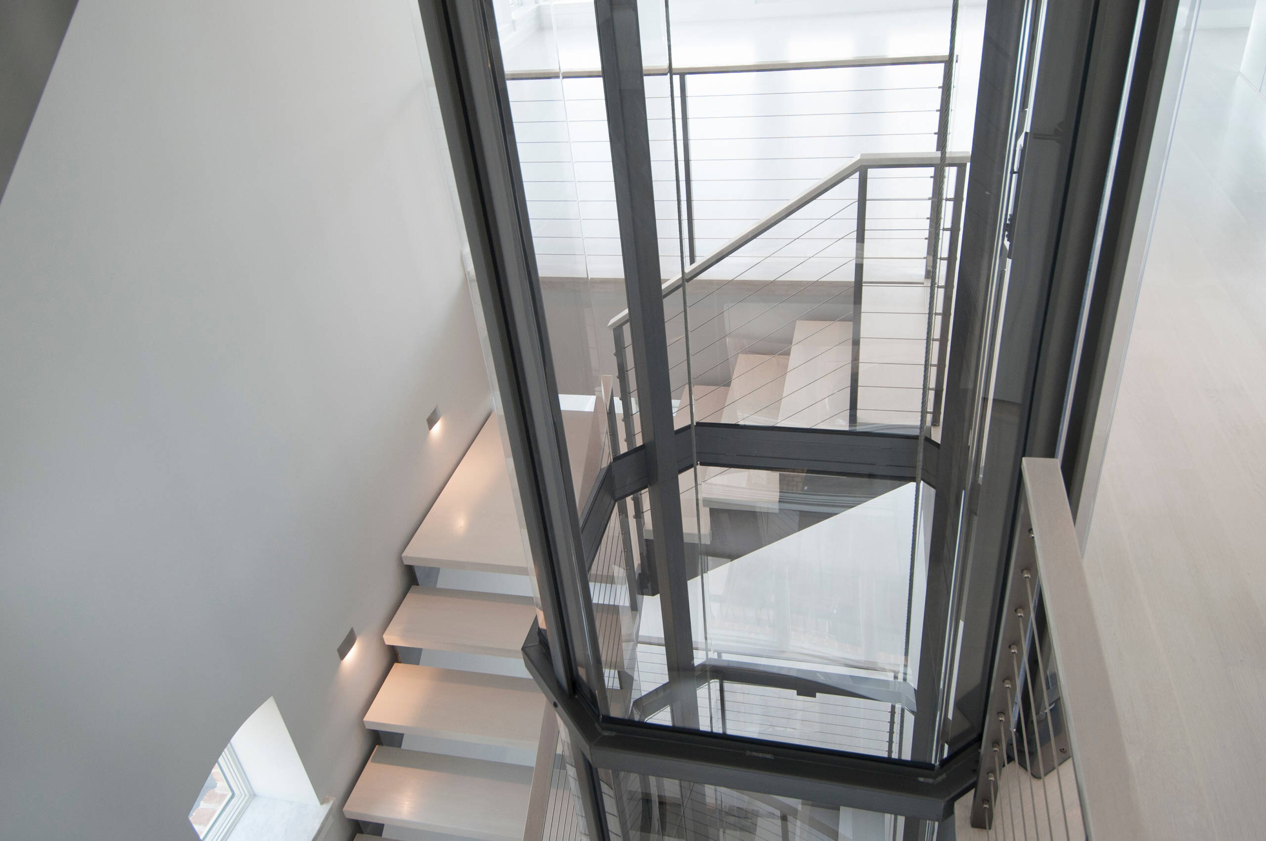 Ascensore in condominio: delibera nulla se incide sulla proprietà esclusiva del singolo