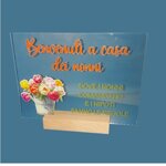 targhetta-plexiglass-con-stampa-personalizzata-con-piedino-in-legno