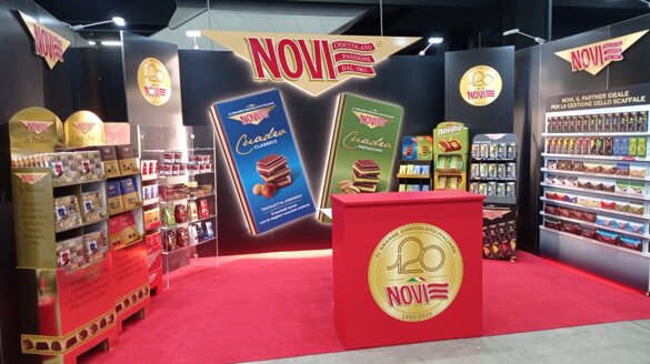 stand finito.jpeg