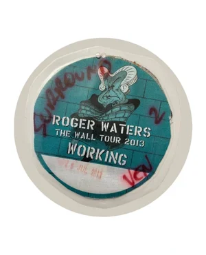 2013_roger%20waters_the%20wall%20tour%202013_viola_50_11zon.webp 2013_roger%20waters_the%20wall%20tour%202013_viola_50_11zon.webp