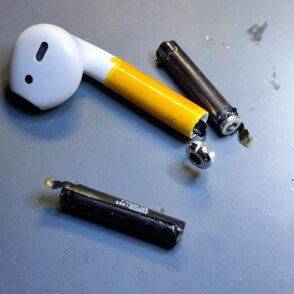 AirPods 2 Cambio batteria con cella nova ed originale AirPods 2 Cambio batteria con cella nova ed originale