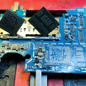 Samsng A12 dopo caduta da terzo piano non si avviava, swap cpu e nand su nuova logica Samsng A12 dopo caduta da terzo piano non si avviava, swap cpu e nand su nuova logica