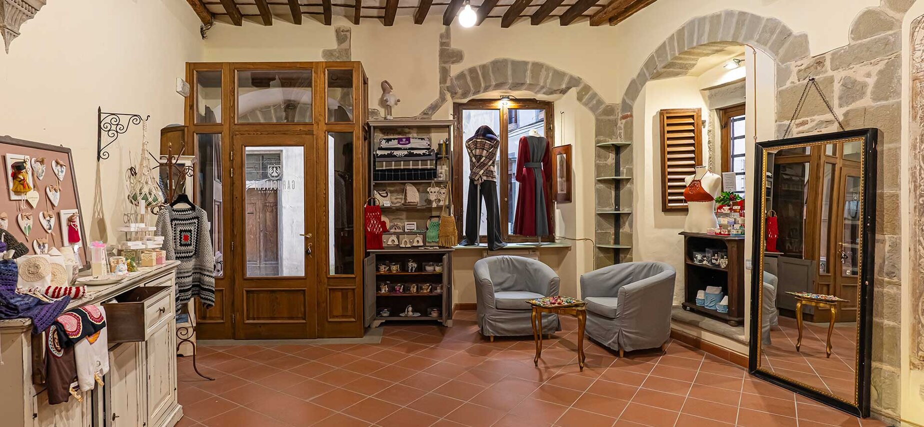 daniela-garuglieri-sartoria-atelier-sansepolcro-interno-negozio-2.jpeg daniela-garuglieri-sartoria-atelier-sansepolcro-interno-negozio-2.jpeg