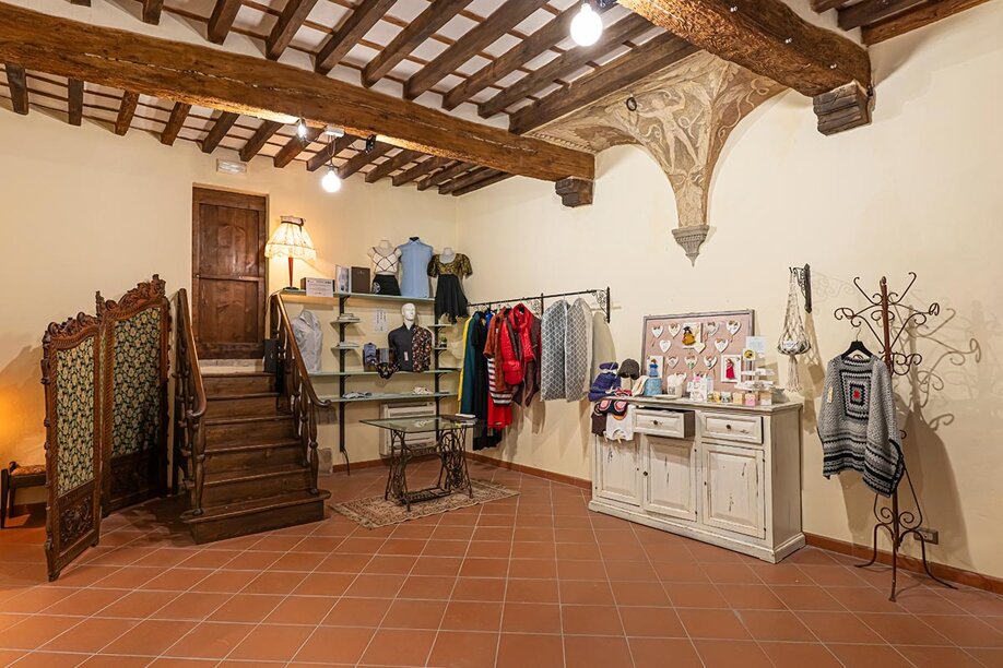 daniela-garuglieri-sartoria-atelier-sansepolcro-interno-negozio-gallery-1.jpeg daniela-garuglieri-sartoria-atelier-sansepolcro-interno-negozio-gallery-1.jpeg