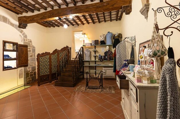 daniela-garuglieri-sartoria-atelier-sansepolcro-interno-negozio-3.jpeg daniela-garuglieri-sartoria-atelier-sansepolcro-interno-negozio-3.jpeg
