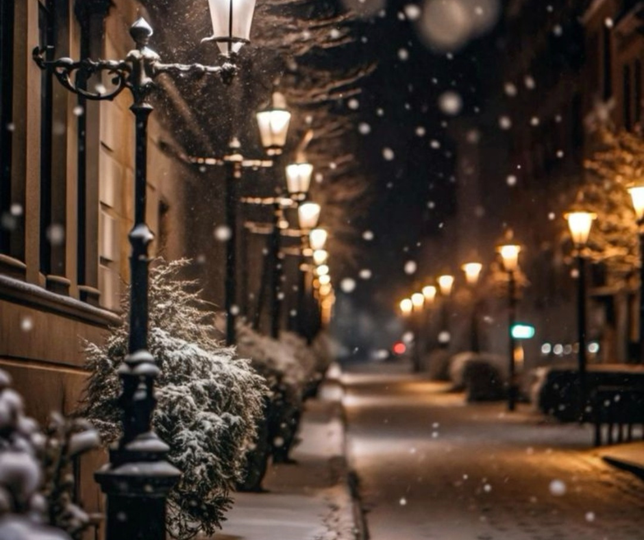 Gennaio non è un mese neutro Strada innevata illuminata da lampioni durante una sera d’inverno a gennaio