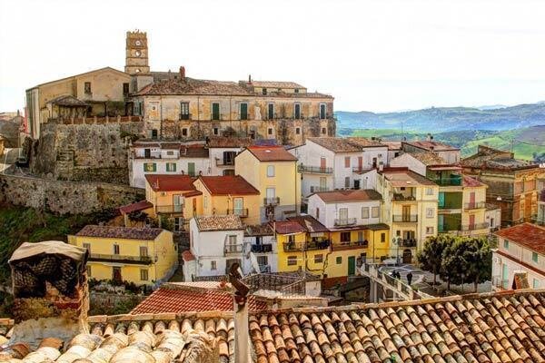 CRISI POLITICA A CROSIA: TRE CONSIGLIERI SI DOMETTONO