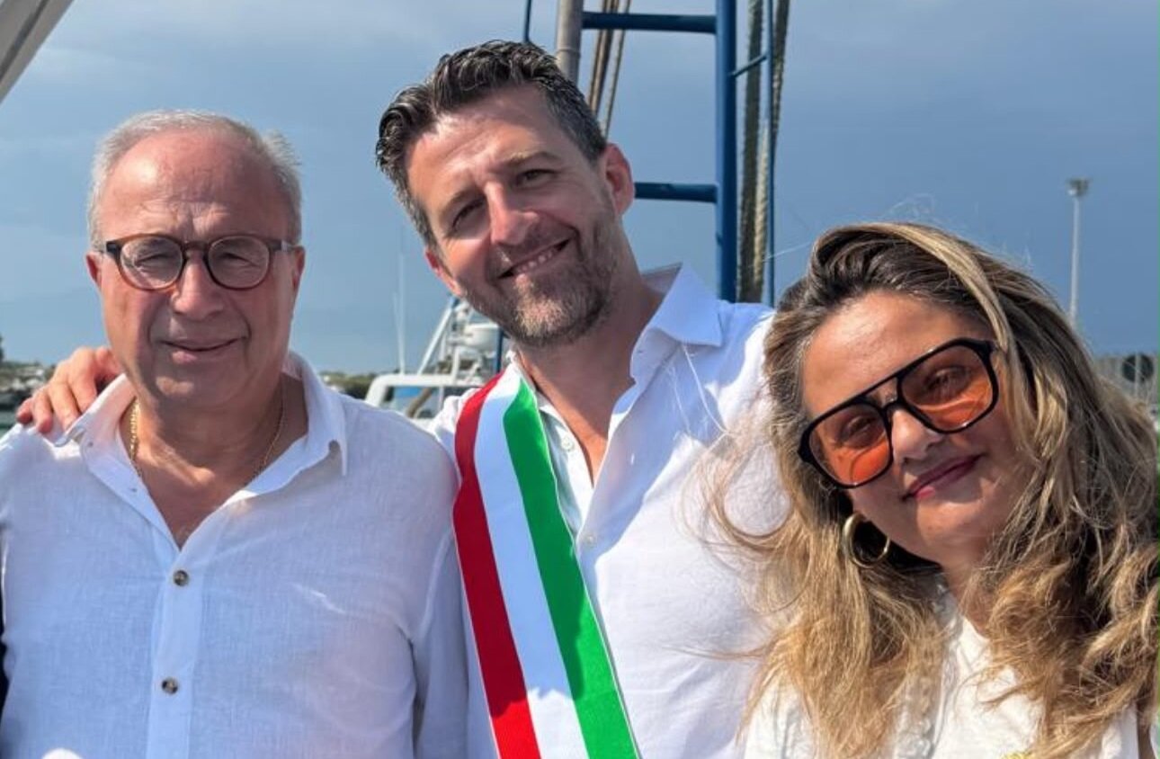 NEGOZI CHIUSI A FERRAGOSTO, ARRIVA IL PLAUSO: PRIMA DELLE VENDITE VENGONO LE PERSONE