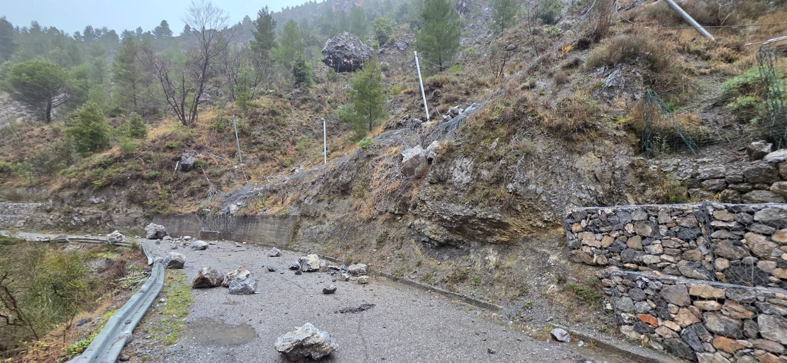 A SARACENA IL MALTEMPO CONTINUA A CAUSARE DANNI: CADUTA MASSI E DISAGI