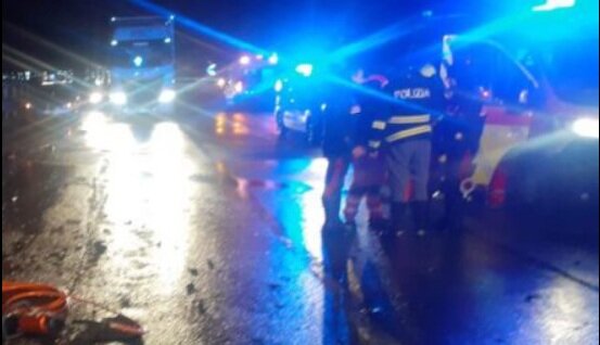 TRAGEDIA SULLA STATALE 106: DUE VITE SPEZZATE A TREBISACCE, FERITI ALTRI DUE PASSEGGERI