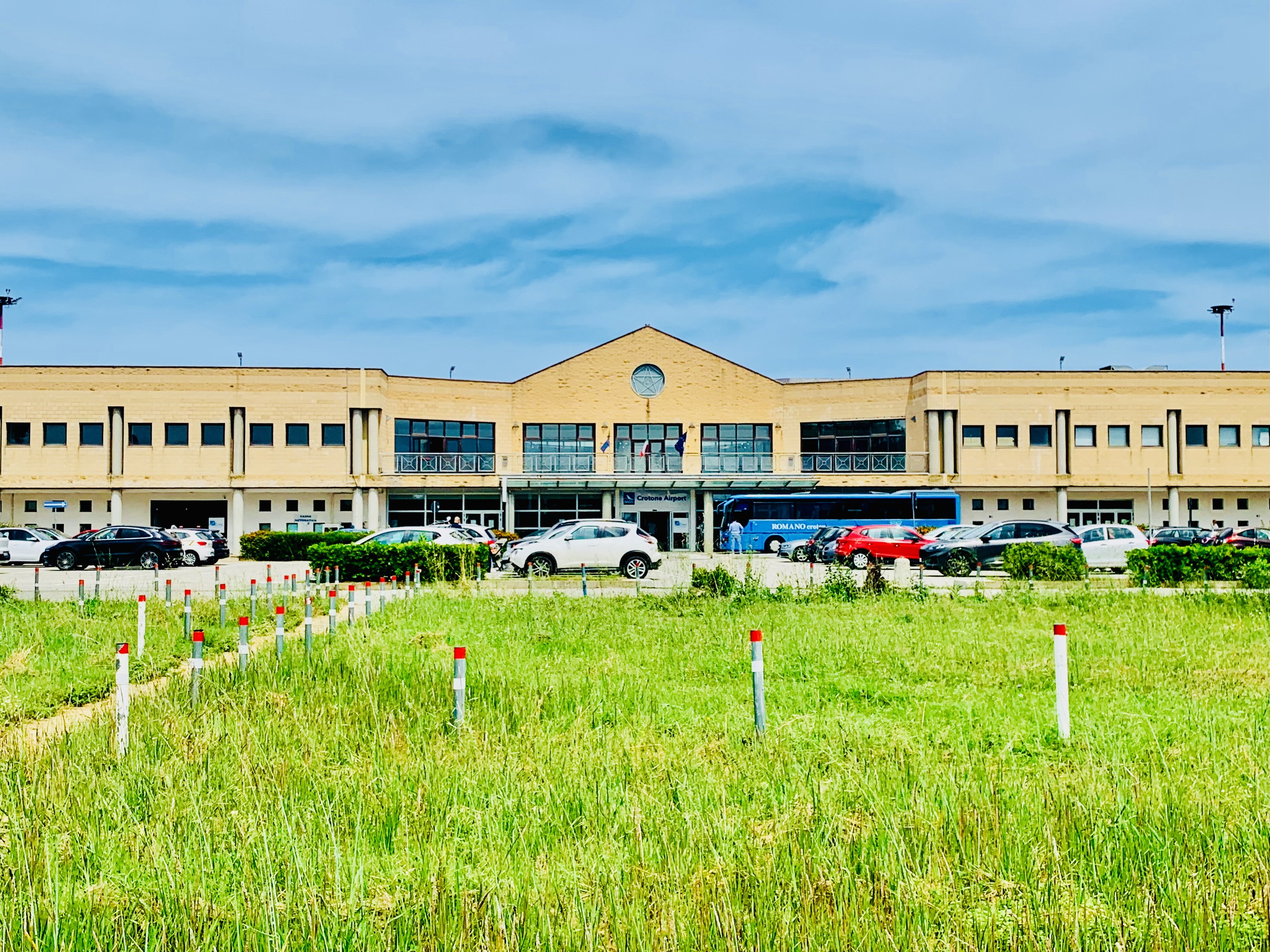 ​Aeroporto di Crotone, Barbuto (M5S): “Dopo il mistero dei 36 milioni del CIS Volare, ora fare chiarezza su estensione oraria ENAC e gestione dello scalo pitagorico”