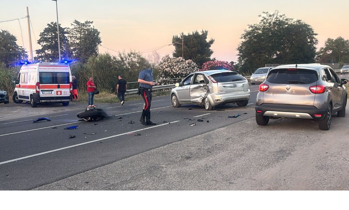 SS106, ENNESIMA TRAGEDIA: MUORE 33ENNE DOPO UN VIOLENTO SCHIANTO TRA MOTO E AUTO SS106, ENNESIMA TRAGEDIA: MUORE 33ENNE DOPO UN VIOLENTO SCHIANTO TRA MOTO E AUTO