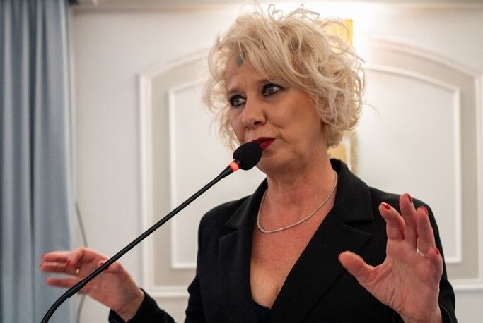 RENZO: “LE PAROLE POSSONO EDUCARE O DISABITUARE AL RISPETTO”