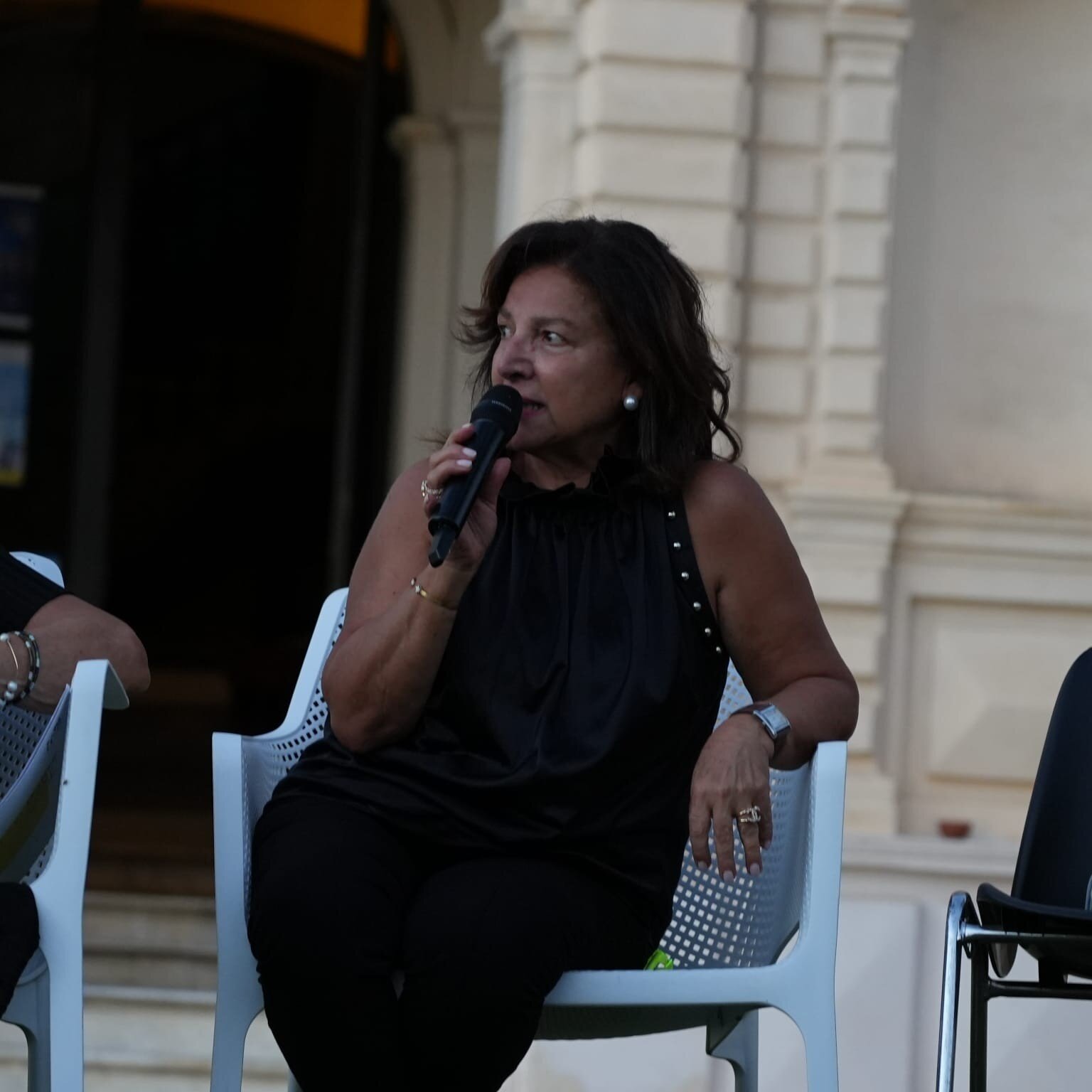 Cosenza, i «Levia itinera» di Alessandra Mazzei: a Villa Rendano la forza senza tempo dei classici Ieri sera, nei giardini della storica dimora cosentia, la presentazione del saggio dell’autrice calabrese. Un viaggio tra leteratura e vita promosso dalla Società Dante Alighieri e dalla Fondazione Giuliani