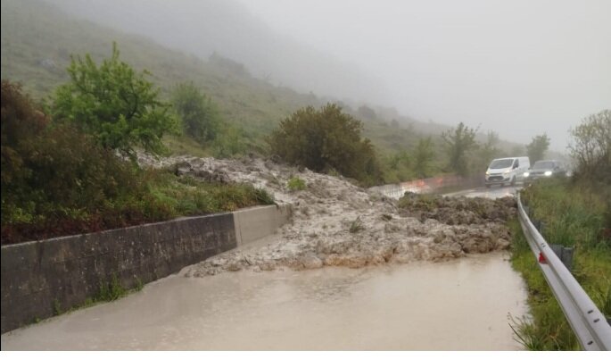 MALTEMPO A PALUDI: FRANA SULLA SP250, STRADA RIAPERTA MA RESTA L’ALLERTA