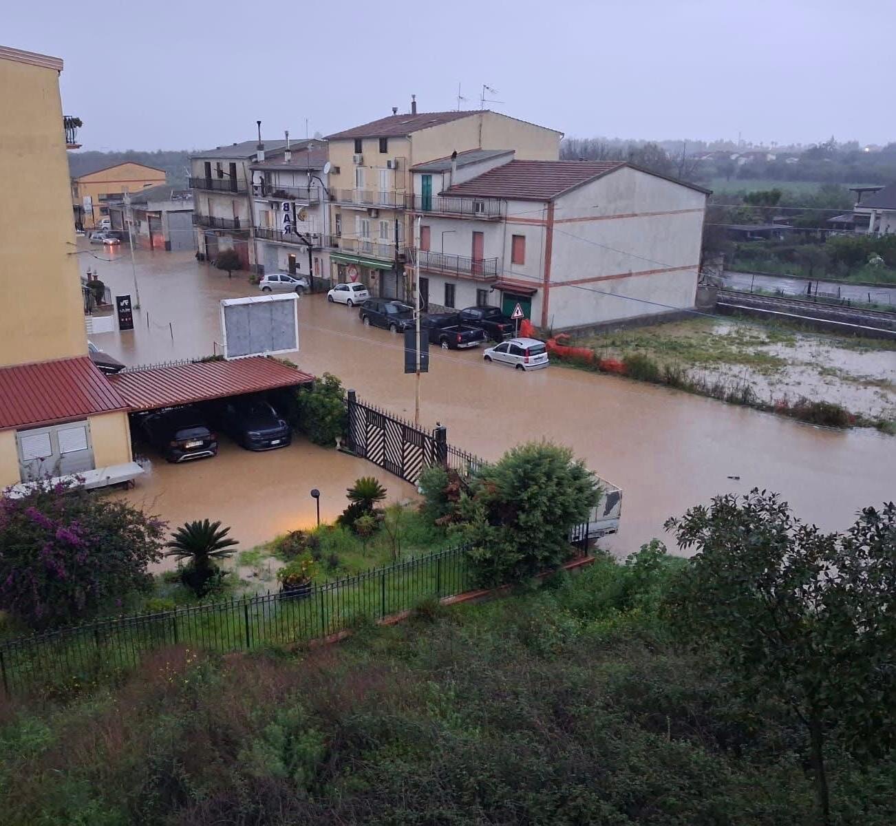 MALTEMPO NEL COSENTINO, DISAGI A CORIGLIANO-ROSSANO E EVACUAZIONI A CROSIA