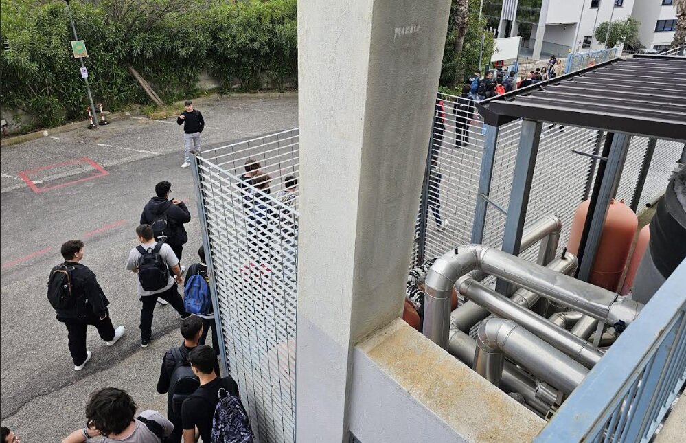 PAURA SIMULATA, SICUREZZA REALE: A CO-RO STUDENTI EVACUATI E FORZE DELL&rsquo;ORDINE IN AZIONE