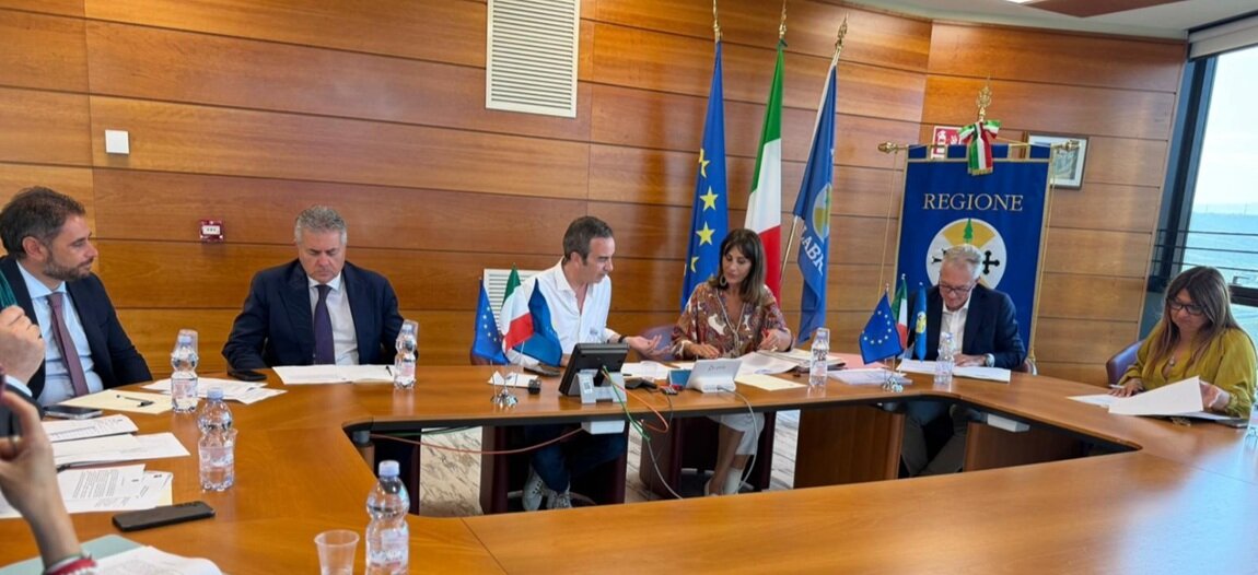 LA GIUNTA REGOLAMENTA I PROFESSIONISTI DEL DIALOGO INTERCULTURALE: STRAFACE: &ldquo;COSTRUTTORI DI PONTI UMANI&rdquo;
