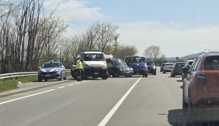 INCIDENTE SULLA STATALE 106 A CORIGLIANO-ROSSANO: TRAFFICO RALLENTATO IN LOCALITÀ FABRIZIO INCIDENTE SULLA STATALE 106 A CORIGLIANO-ROSSANO: TRAFFICO RALLENTATO IN LOCALITÀ FABRIZIO