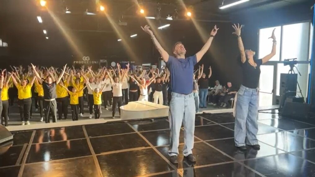 EMOZIONI, MUSICA E PARTECIPAZIONE STRAORDINARIA PER LA “SERATA DANZANTE CON JOEY & RINA” A CORIGLIANO-ROSSANO