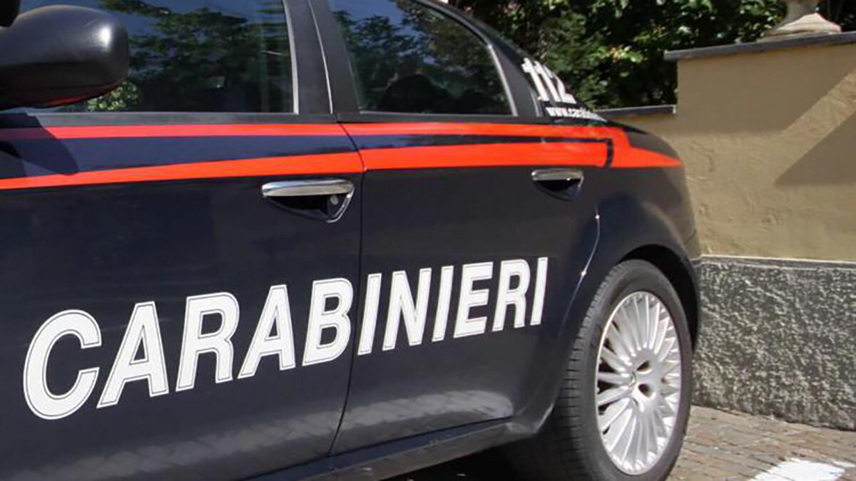 PAURA A MANDATORICCIO: IRROMPE IN CASA DELL’EX COMPAGNA, IN AUTO TROVATE PISTOLA E LAME PAURA A MANDATORICCIO: IRROMPE IN CASA DELL’EX COMPAGNA, IN AUTO TROVATE PISTOLA E LAME