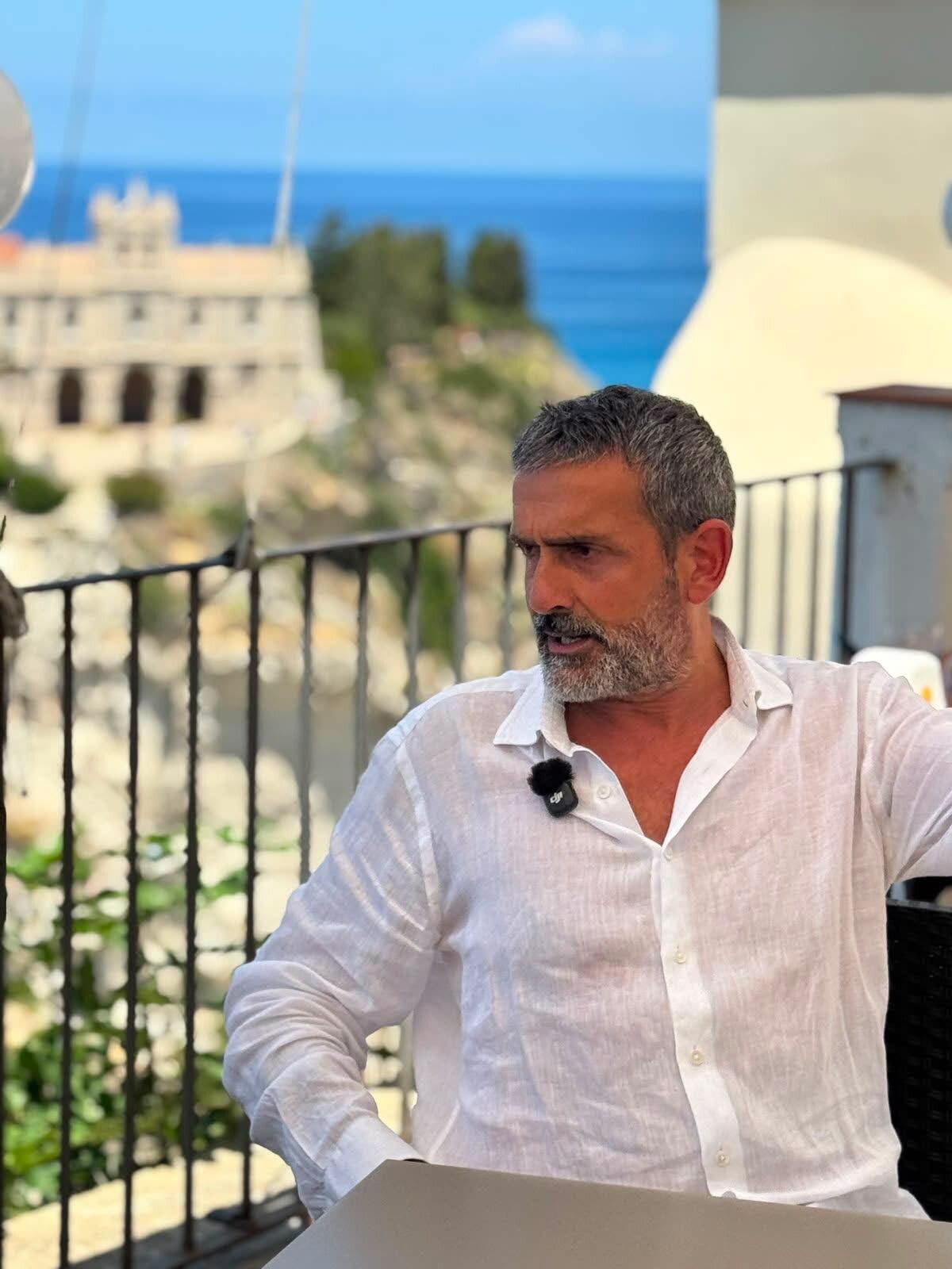 TROPEA ANCORA SU SOLE 24 ORE. OLTRE 600MILA PRESENZE, MA È ALLARME RESIDENTI-TROPEANI. SINDACO MACRÌ CONTESTA NICOLA PORRO: AFFITTI BREVI NON SI GOVERNANO CON MEDIE NAZIONALI. ASCOLTARE I TERRITORI PRIMA DI SCRIVERE LE REGOLE.