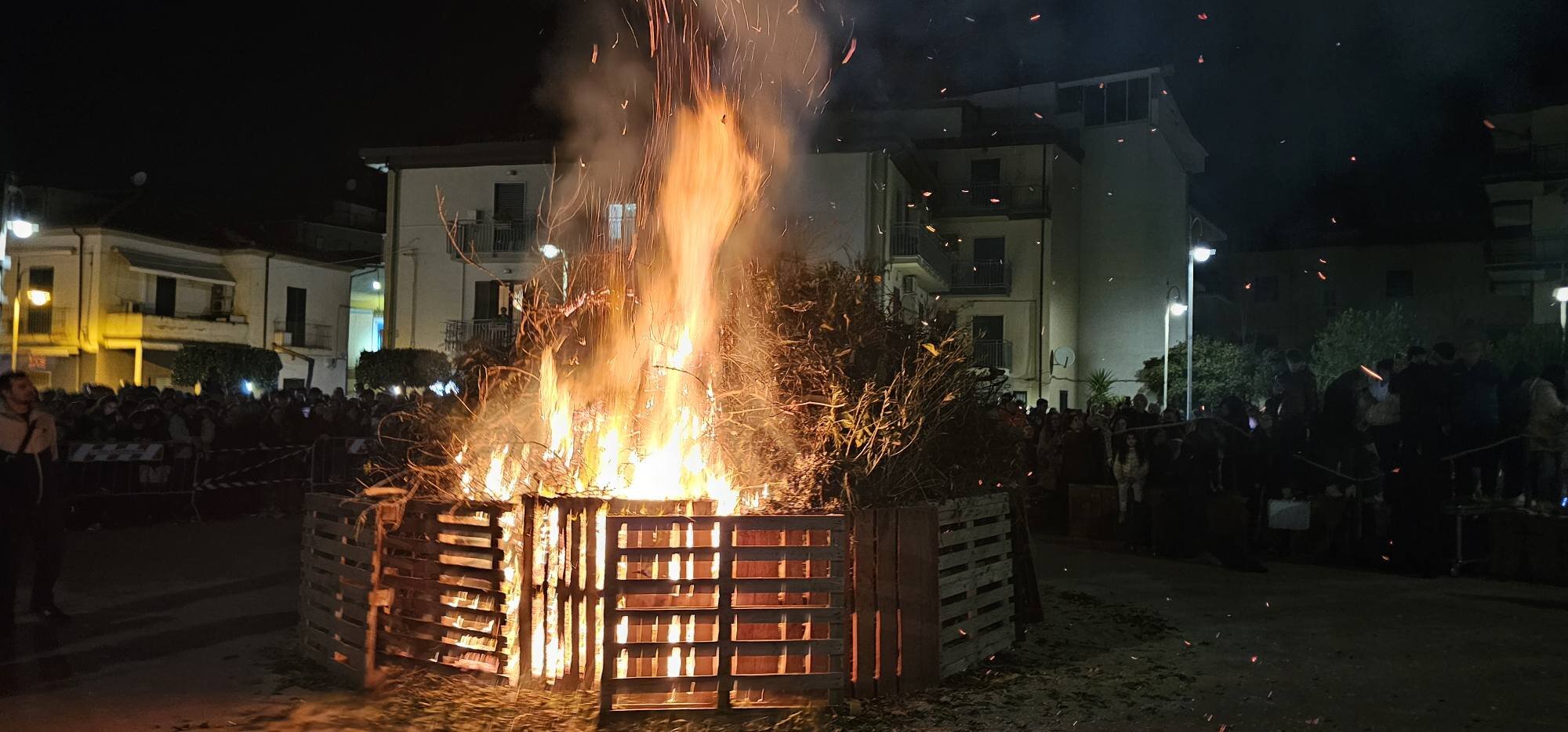 SCHIAVONEA, TRADIZIONE E PARTECIPAZIONE: GRANDE SUCCESSO PER &ldquo;U PAGGHJERJ I SAN GIUSEPPJ&rdquo;