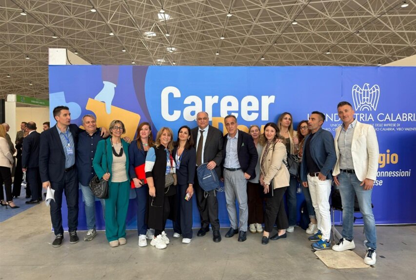LA CALABRIA PUNTA A SUPERARE IL DIVARIO STORICO TRA SCUOLA E IMPRESA