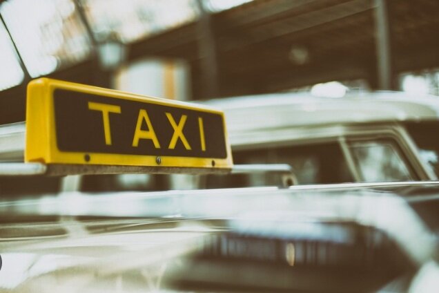 BISIGNANO LANCIA IL TAXI SOCIALE: UN SERVIZIO PER ANZIANI E PERSONE FRAGILI