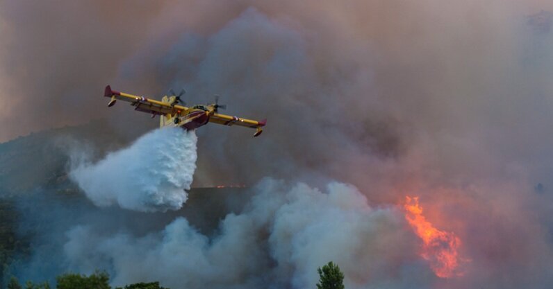 IL FUOCO ASSEDIA IL POLLINO: DOMENICA DI PAURA, SUL POSTO TRE CANADAIR