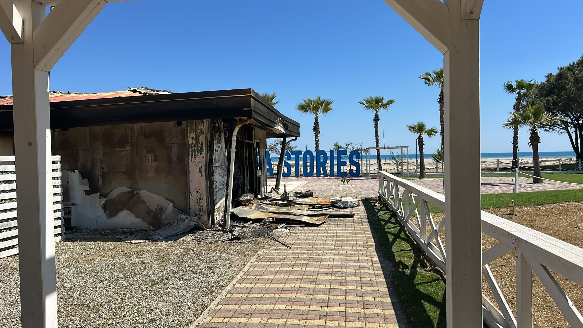 SIBARI, INCENDIO AL LIDO STORIE DI MARE: LA SOLIDARIET&Agrave; DEL SINDACO IACOBINI