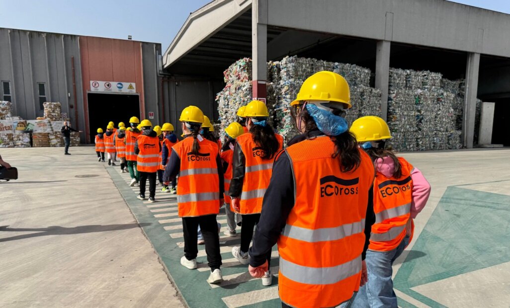 ALLA SCOPERTA DI CARTA E CARTONE CON &ldquo;RICICLO APERTO&rdquo;: ECOROSS HA ACCOLTO 600 STUDENTI