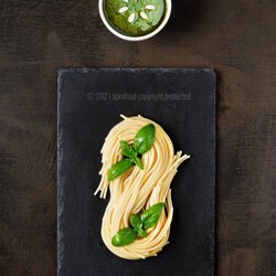 oe-21-017_pasta_con_salsa_di_basilico