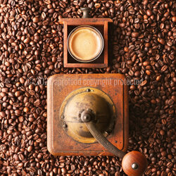 oe-21-004_macinino_con_espresso_a