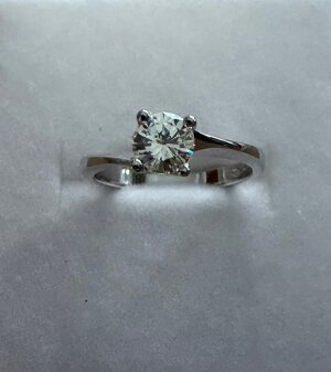 anello-in-oro-bianco-modello-valentino