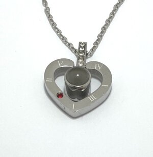 collanina-in-acciaio-con-ciondolo-a-cuore