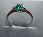 anello-in-oro-bianco-750-con-smeraldo