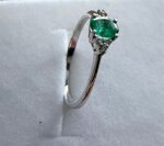 anello-in-oro-bianco-750-con-smeraldo