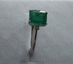 anello-in-oro-bianco-750-con-smeraldo-naturale