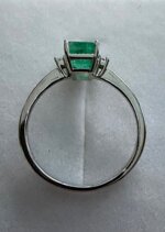 anello-in-oro-bianco-750-con-smeraldo-naturale